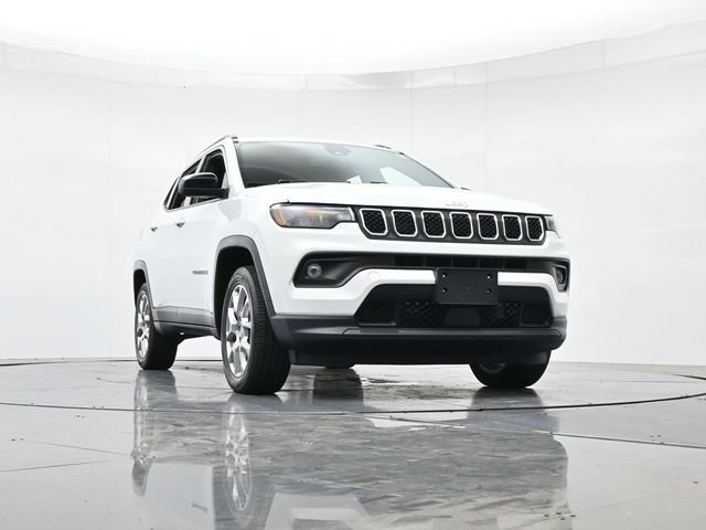 Used 2023 Jeep Compass Latitude AWD/4WD image 32