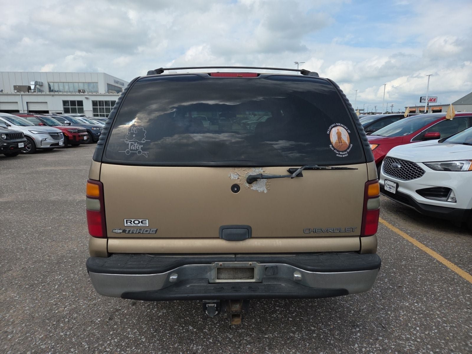 Used 2000 Chevrolet Tahoe LS w/ LS Preferred Equipment Group AWD/4WD image 4