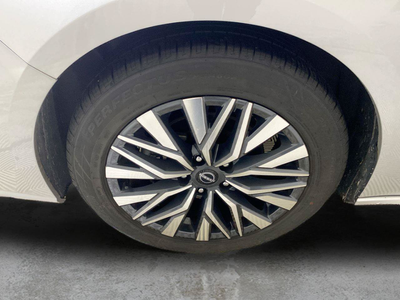 Used 2024 Nissan Altima 2.5 SV FWD image 8