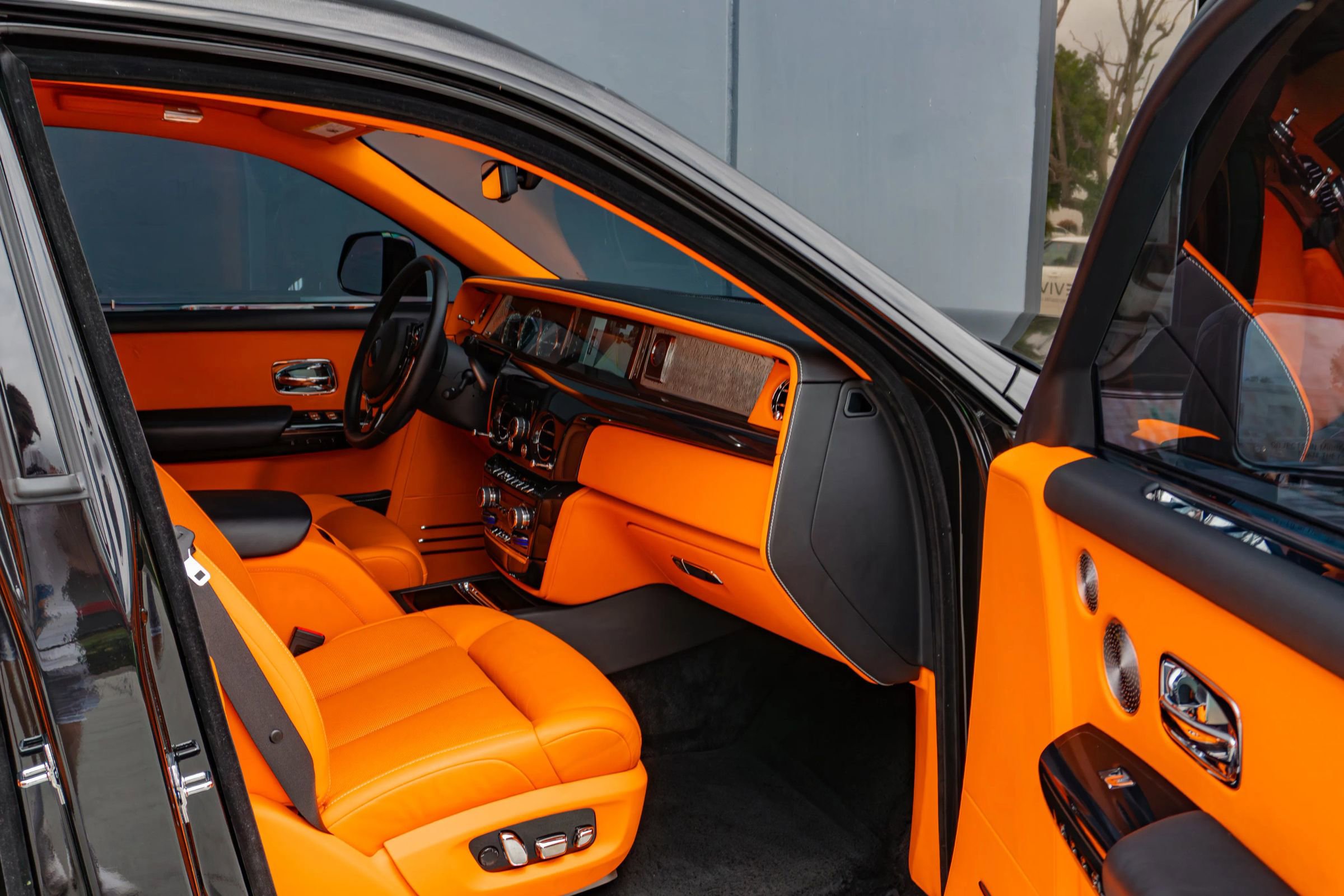 Used 2018 Rolls-Royce Phantom Sedan RWD image 60