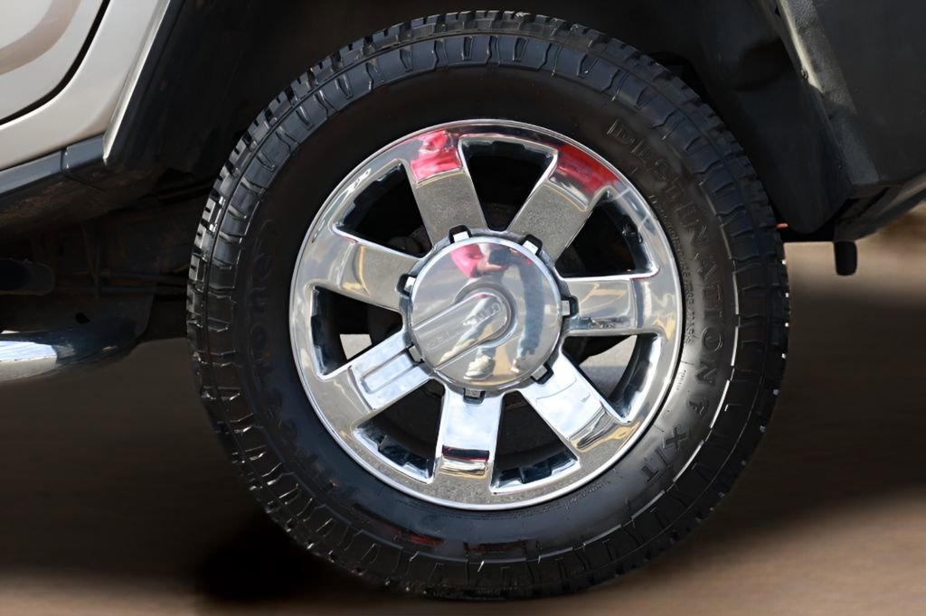 Used 2005 HUMMER H2 w/ Preferred Equipment Group image 28