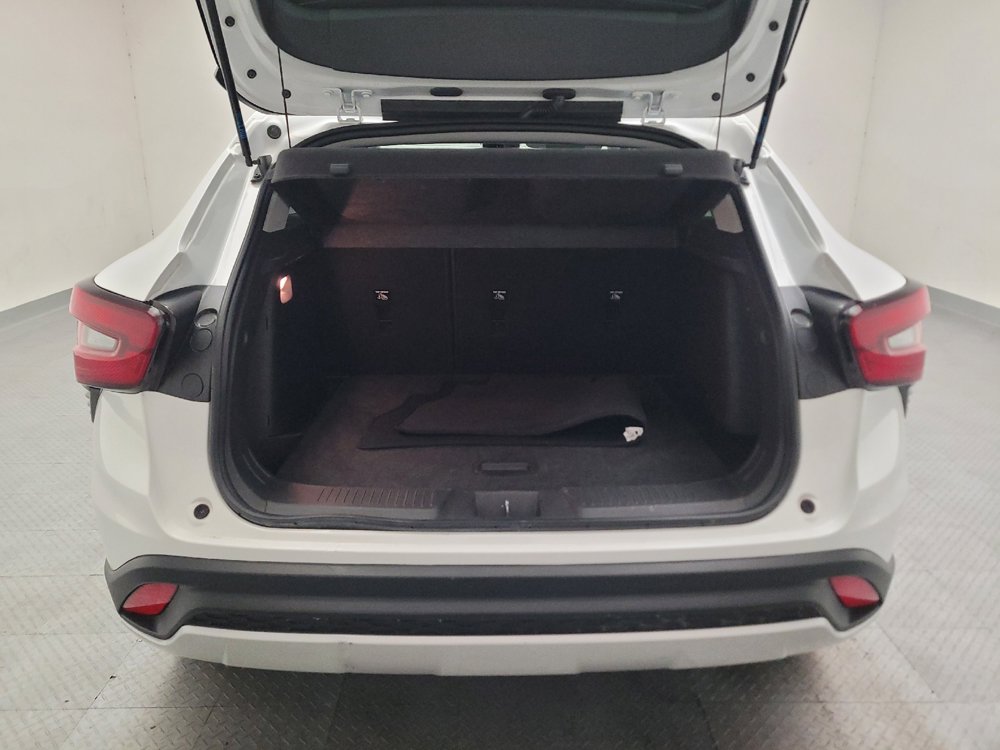 Used 2025 Chevrolet Trax LT FWD image 29