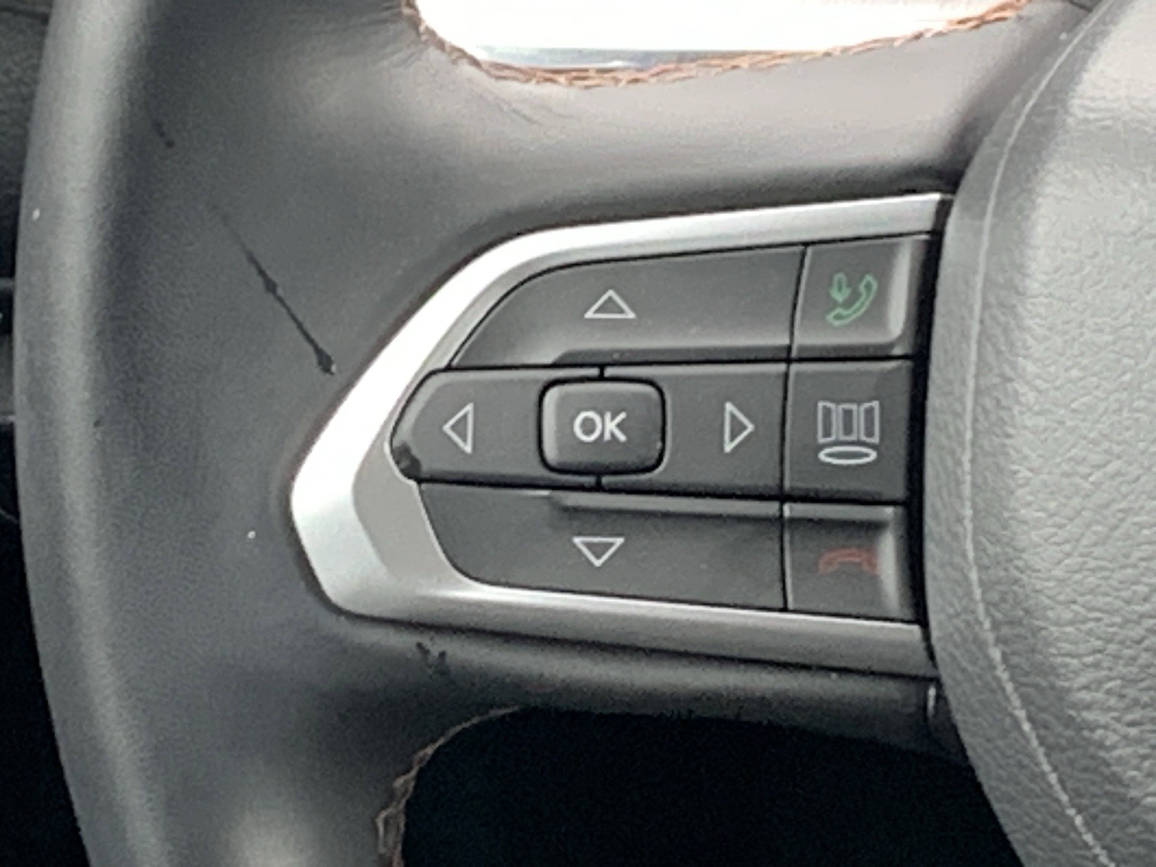 Used 2022 Jeep Compass Limited w/ Elite Group image 18