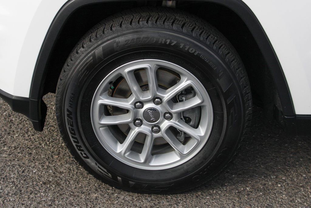 Used 2020 Jeep Grand Cherokee Laredo image 41