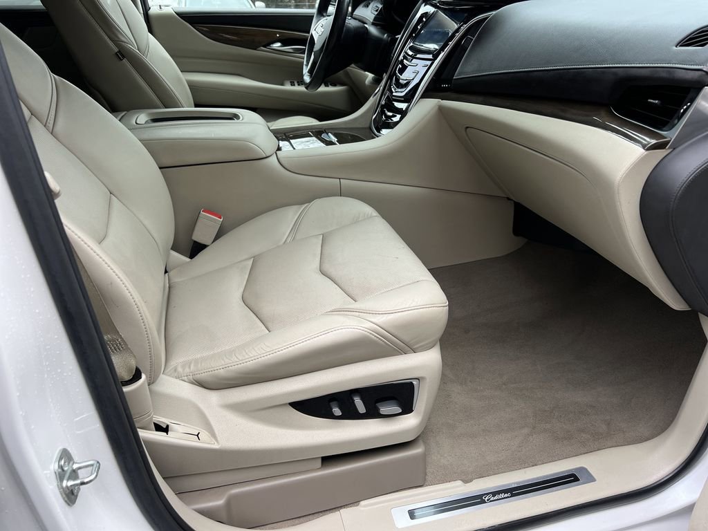 Used 2020 Cadillac Escalade Luxury image 14