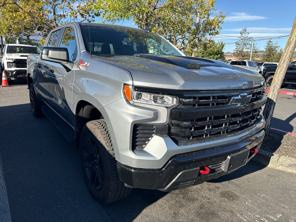 Used 2025 Chevrolet Silverado 1500 LT Trail Boss w/ Convenience Package II AWD/4WD image 5