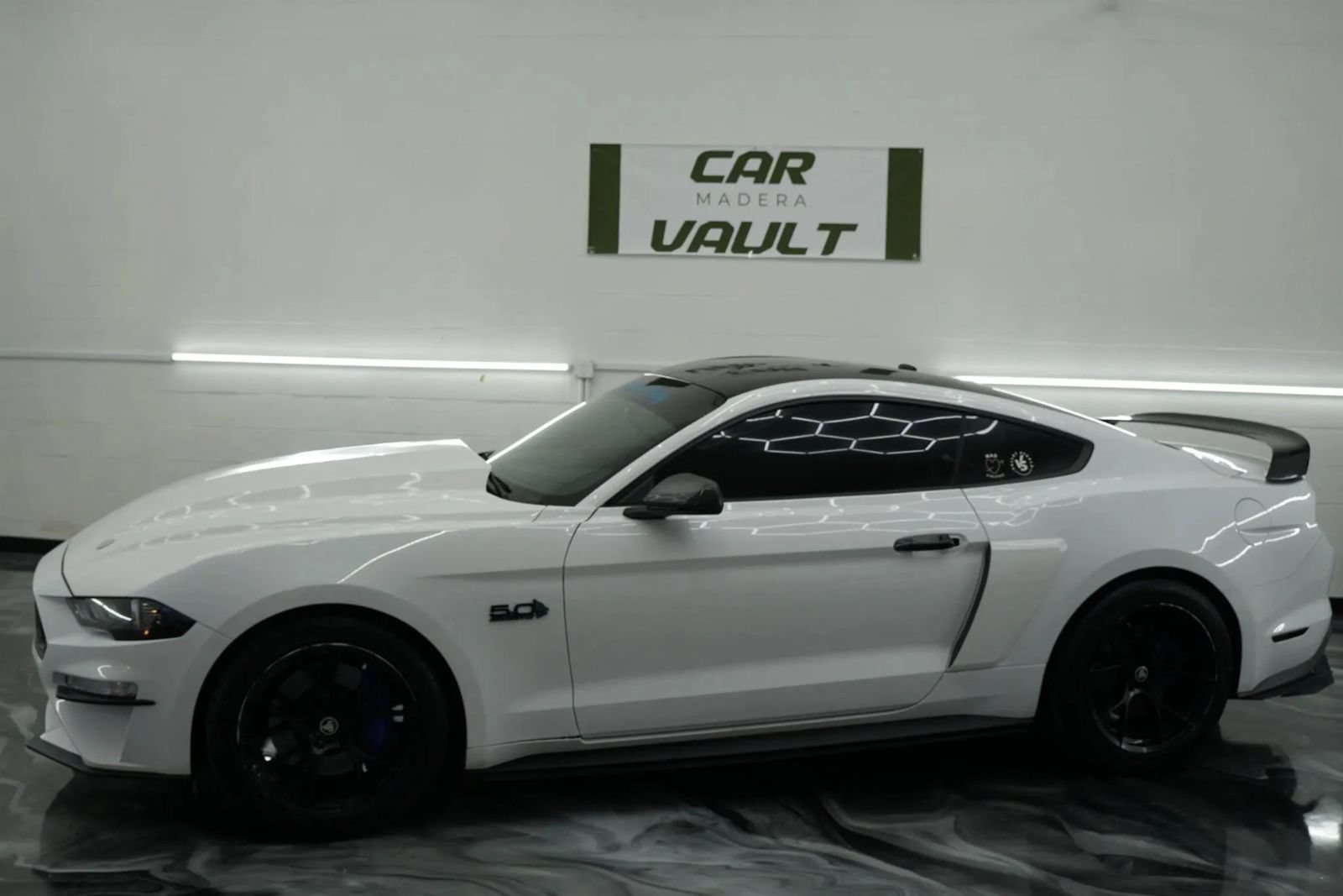 Used 2019 Ford Mustang GT Premium w/ Equipment Group 401A RWD image 18