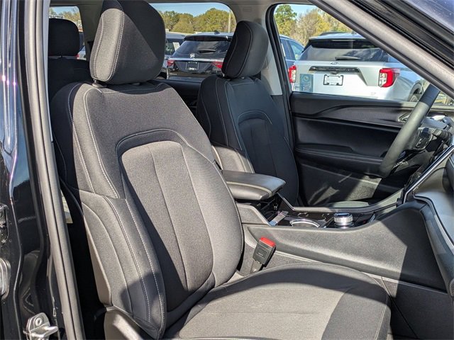 Used 2023 Jeep Grand Cherokee Laredo image 28