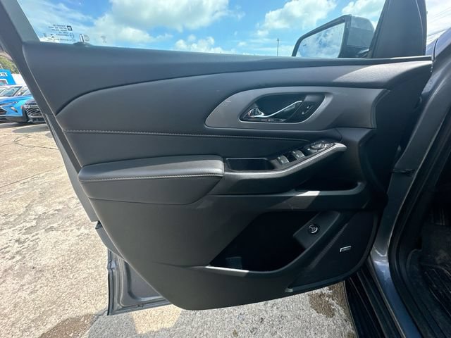 Used 2020 Chevrolet Traverse RS w/ LPO, 'HIT The Road' Package AWD/4WD image 24