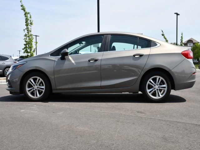 Used 2017 Chevrolet Cruze LT w/ Convenience Package FWD image 4