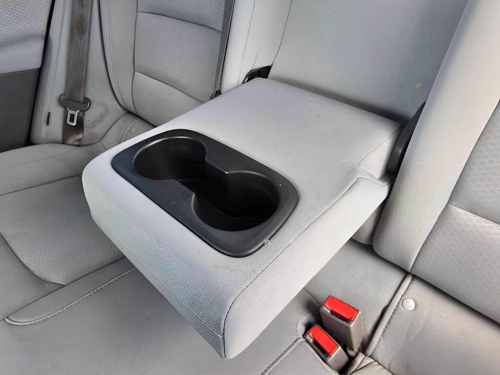 Used 2018 Chevrolet Malibu LS image 28