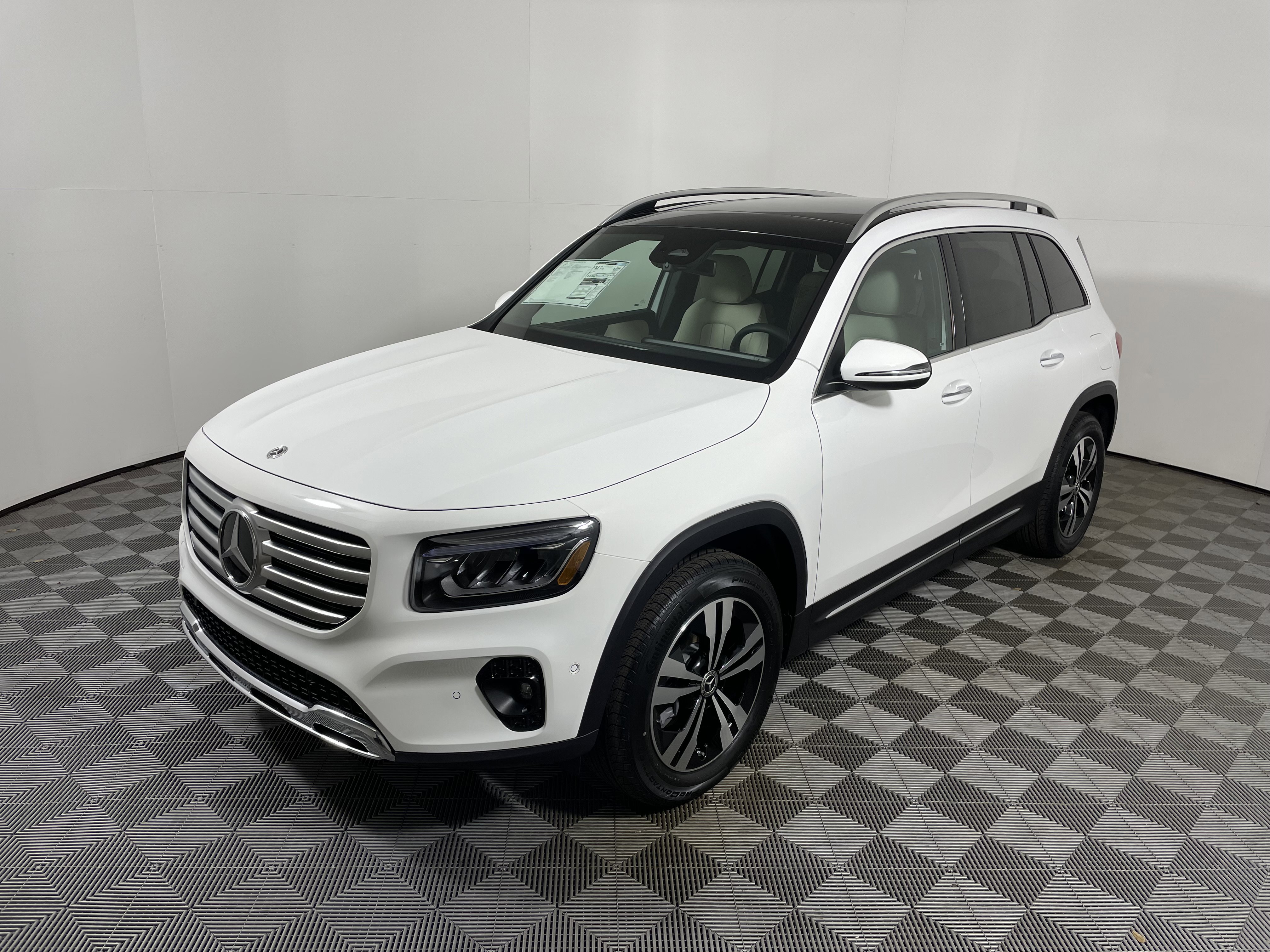 New 2026 Mercedes-Benz GLB 250 4MATIC image 9