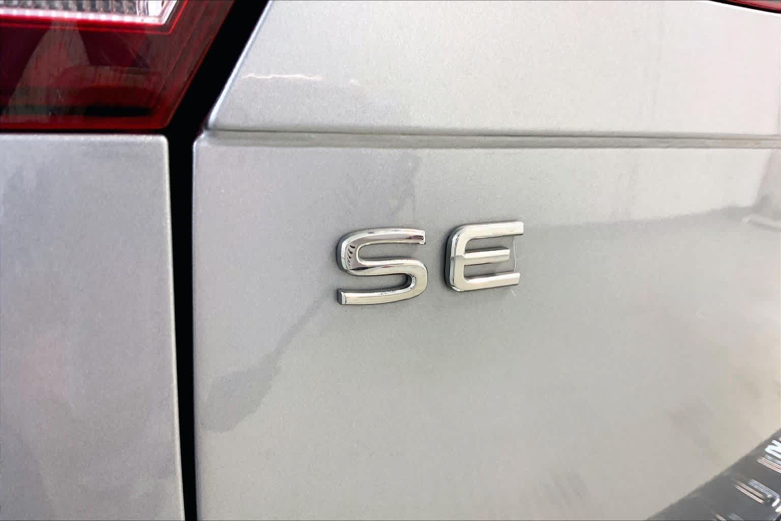Used 2024 Volkswagen Tiguan SE R-Line AWD/4WD image 29