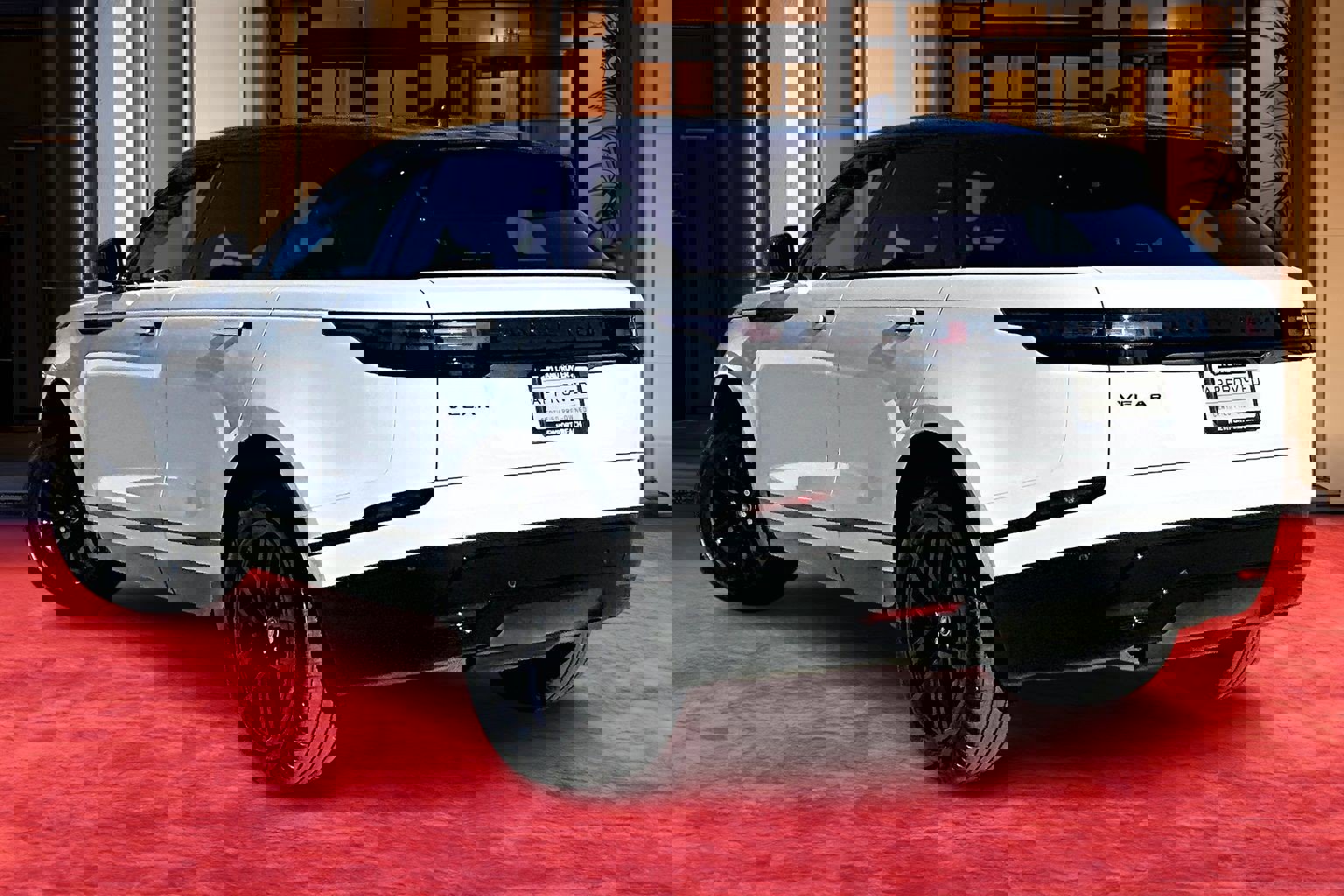 Used 2025 Land Rover Range Rover Velar Dynamic SE image 9