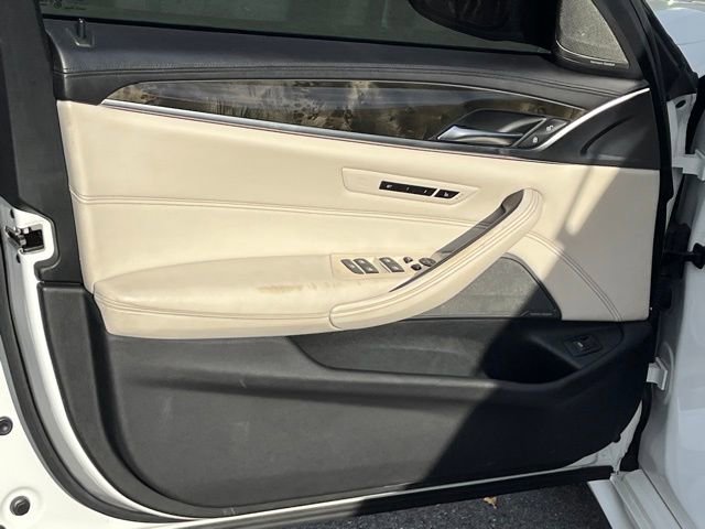 Used 2018 BMW M550i xDrive w/ Driving Assistance Package image 11