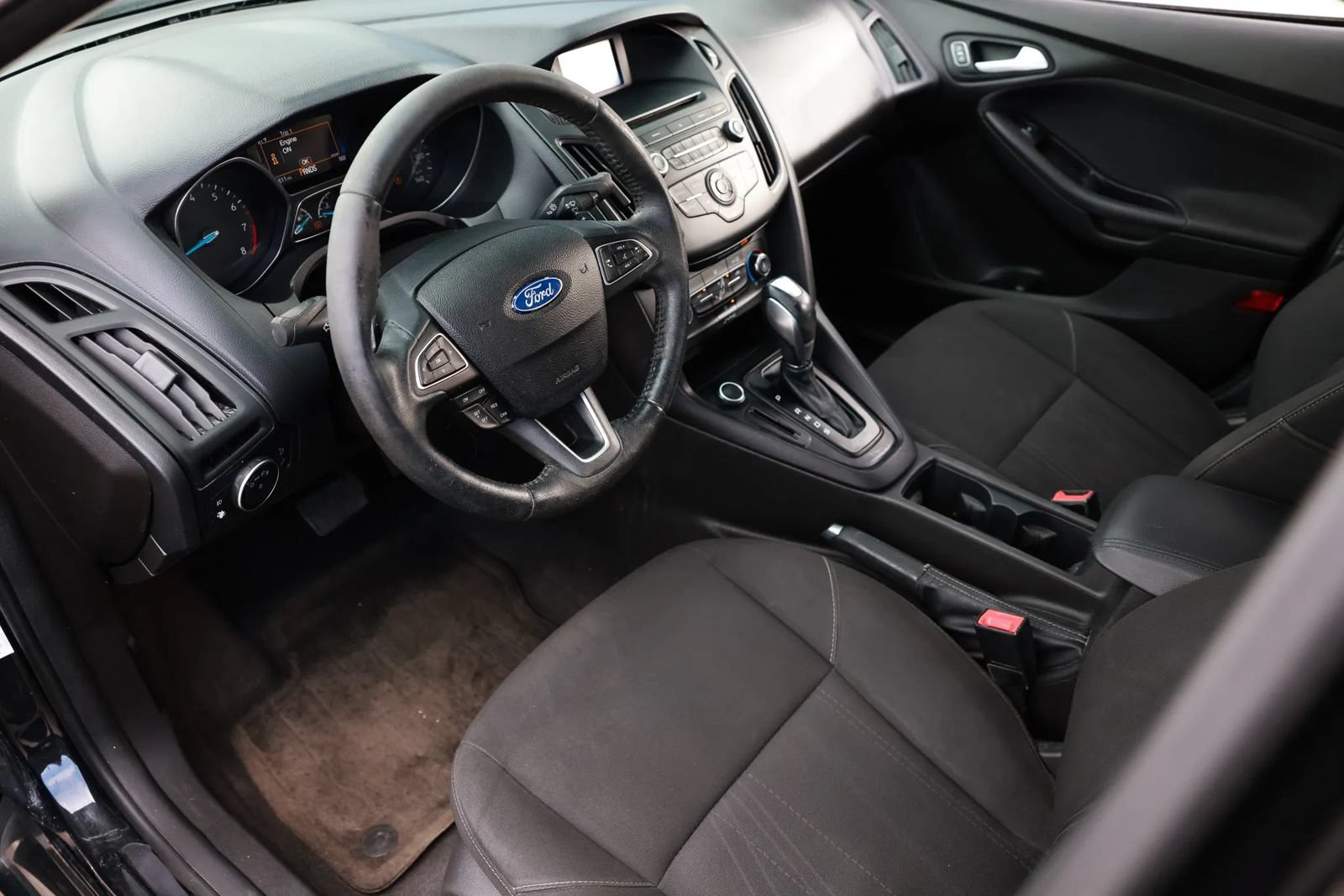 Used 2015 Ford Focus SE w/ SE Sport Package FWD image 18