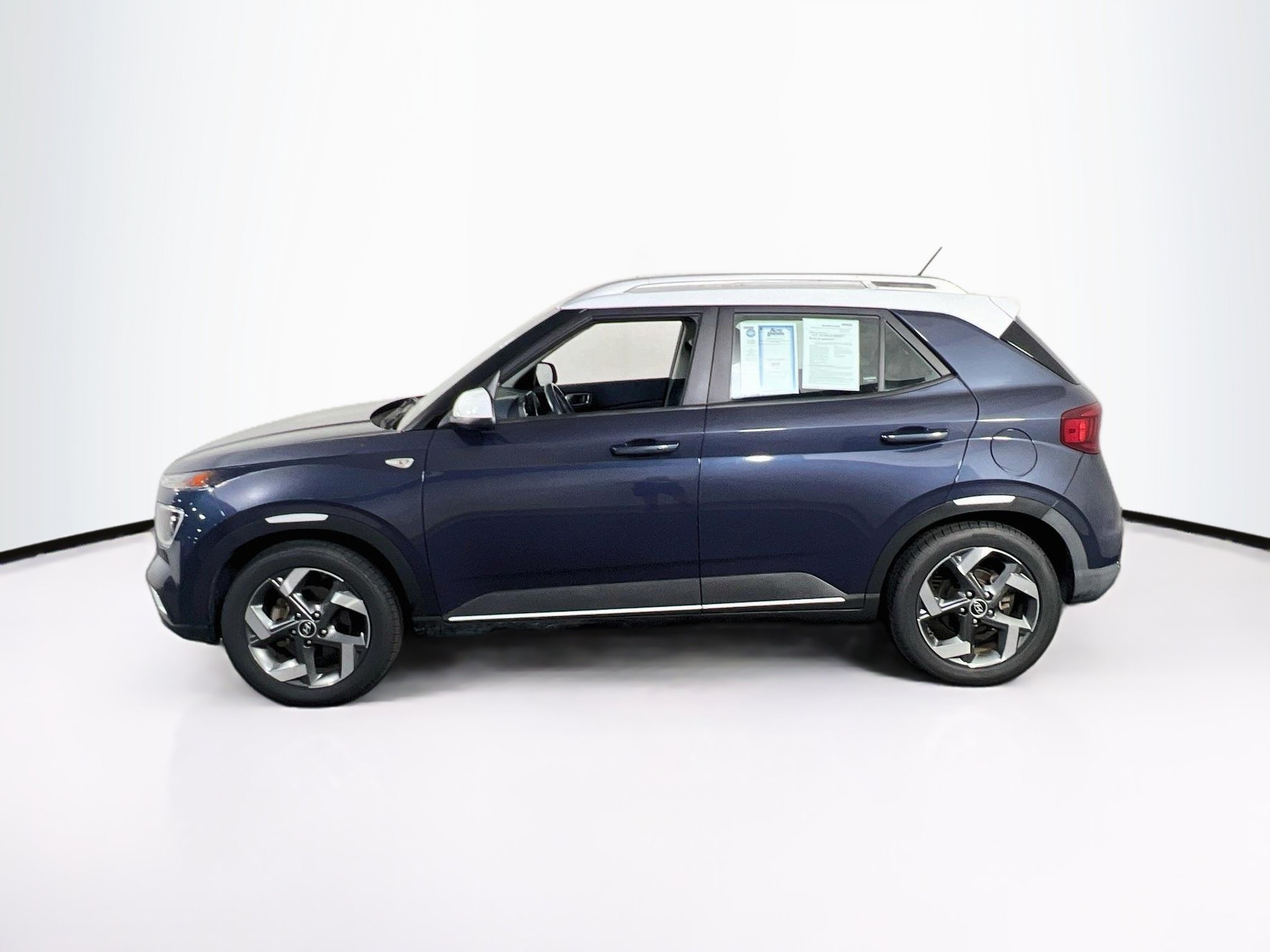 Used 2023 Hyundai Venue Limited FWD image 8