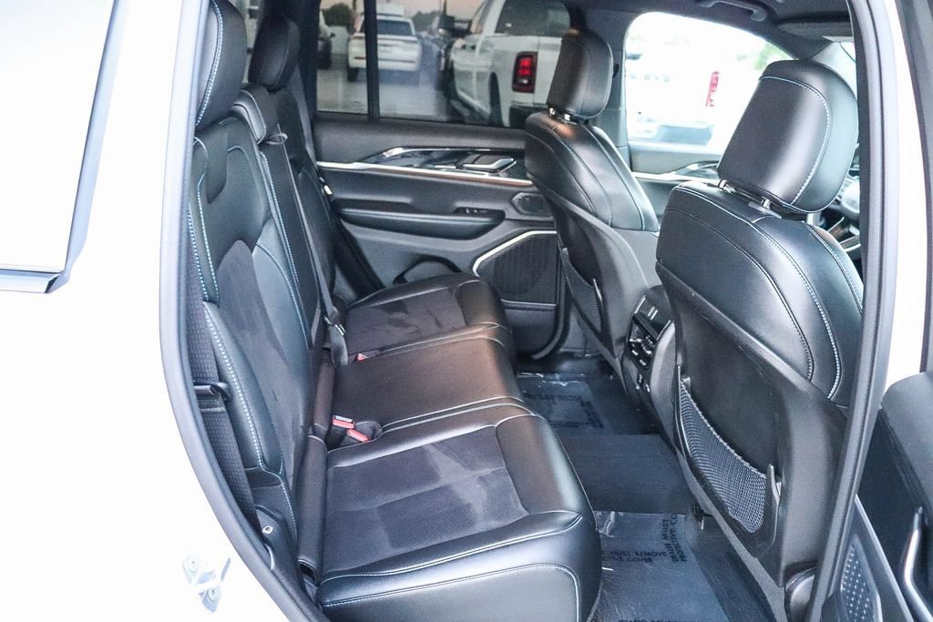 Used 2024 Jeep Grand Cherokee Trailhawk AWD/4WD image 18