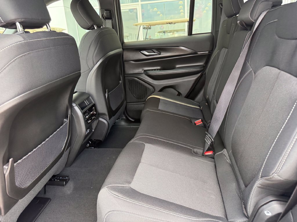 New 2026 Jeep Grand Cherokee Laredo RWD image 20