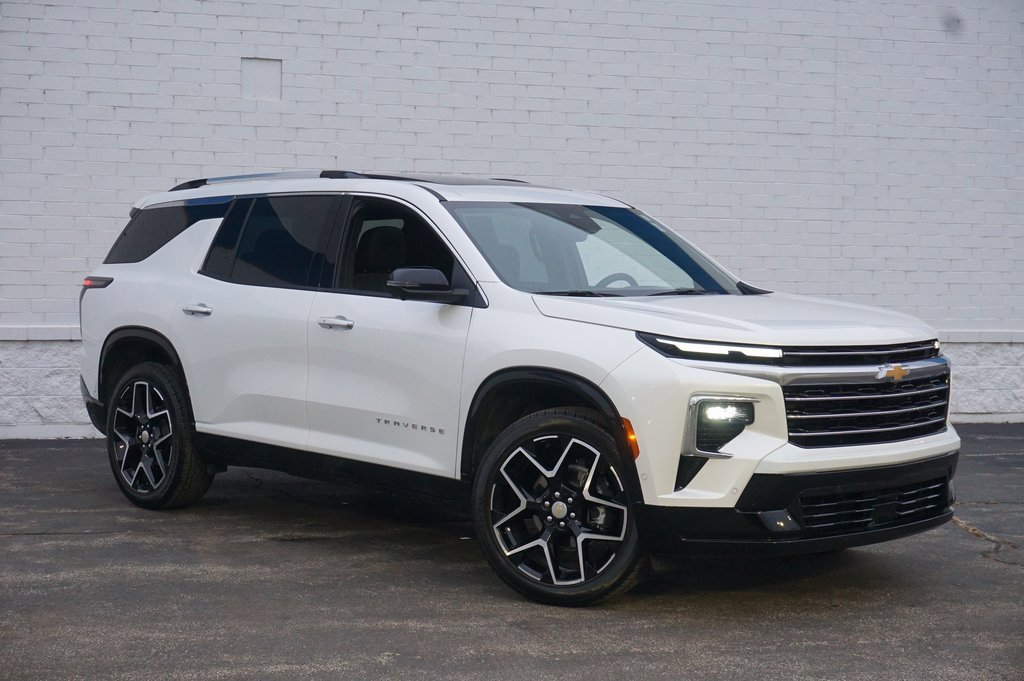 Certified 2025 Chevrolet Traverse High Country image 3