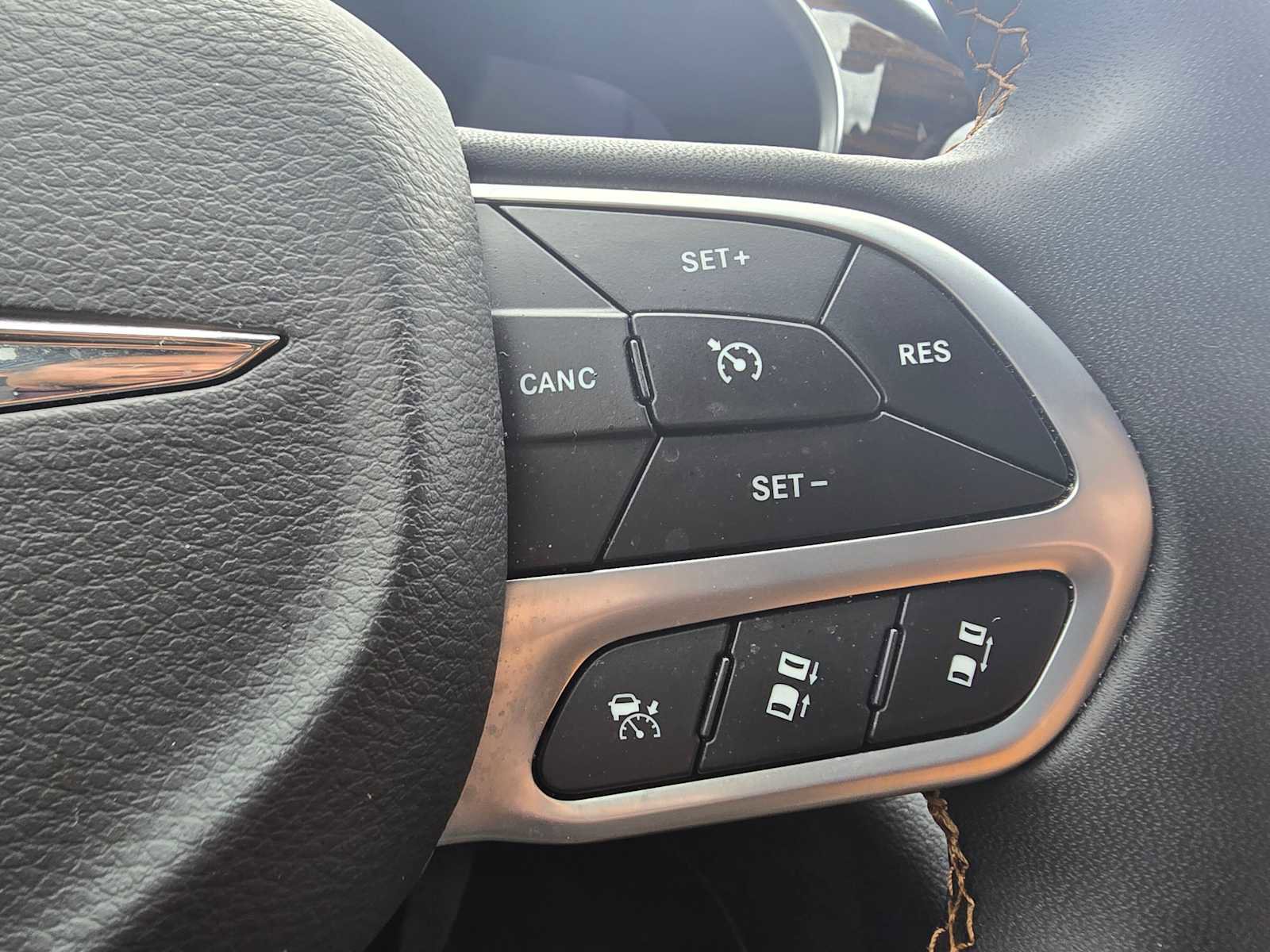 Used 2023 Chrysler Pacifica Pinnacle image 40