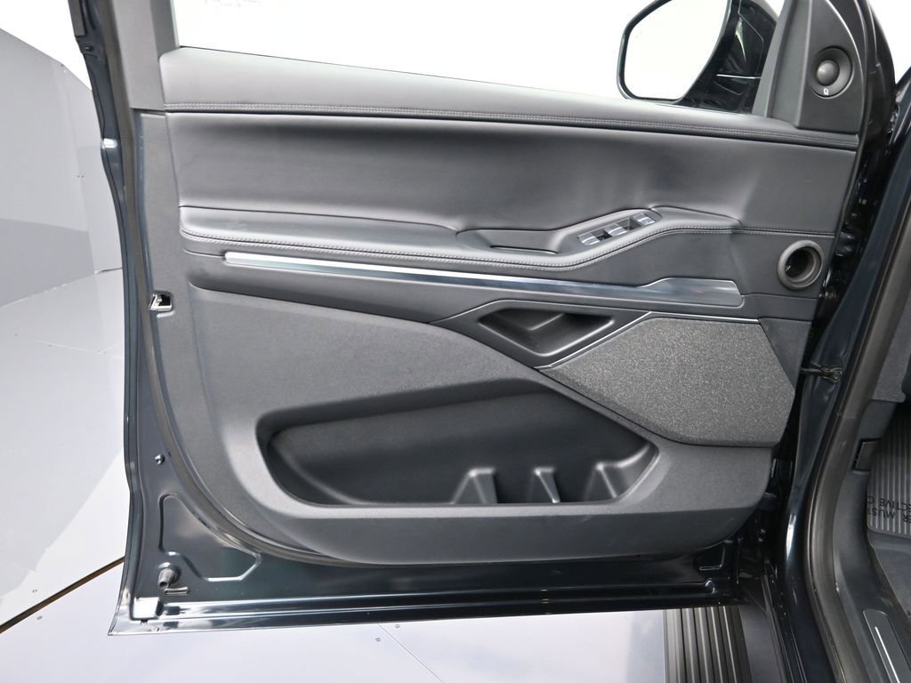 New 2026 Lincoln Navigator L Reserve w/ Jet Appearance Package image 11