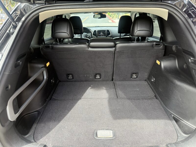 Used 2016 Jeep Cherokee Limited image 14
