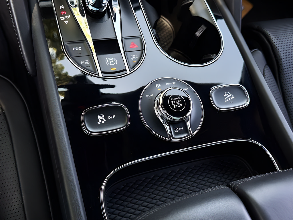 Used 2021 Bentley Bentayga AWD/4WD image 11