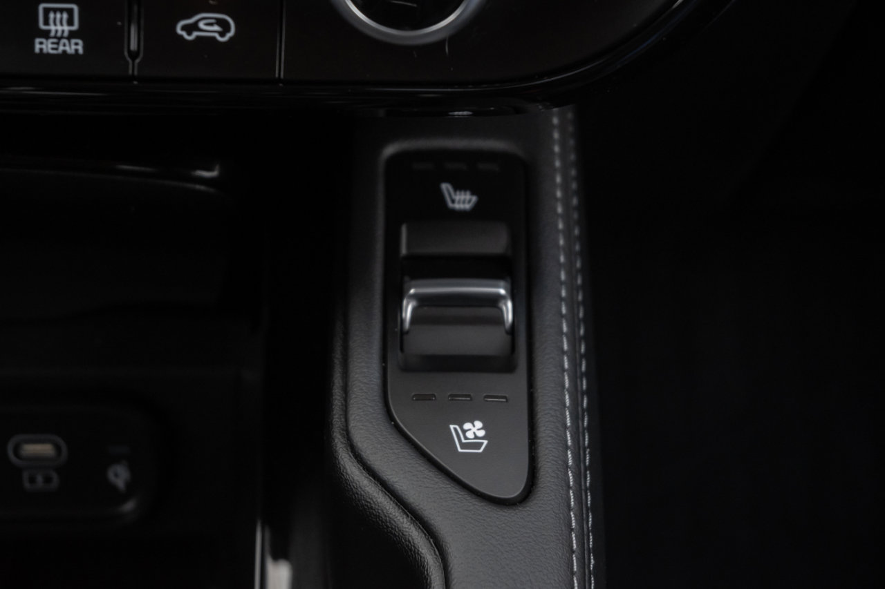 Used 2024 Kia Telluride EX w/ EX Captain's Chair Package image 31