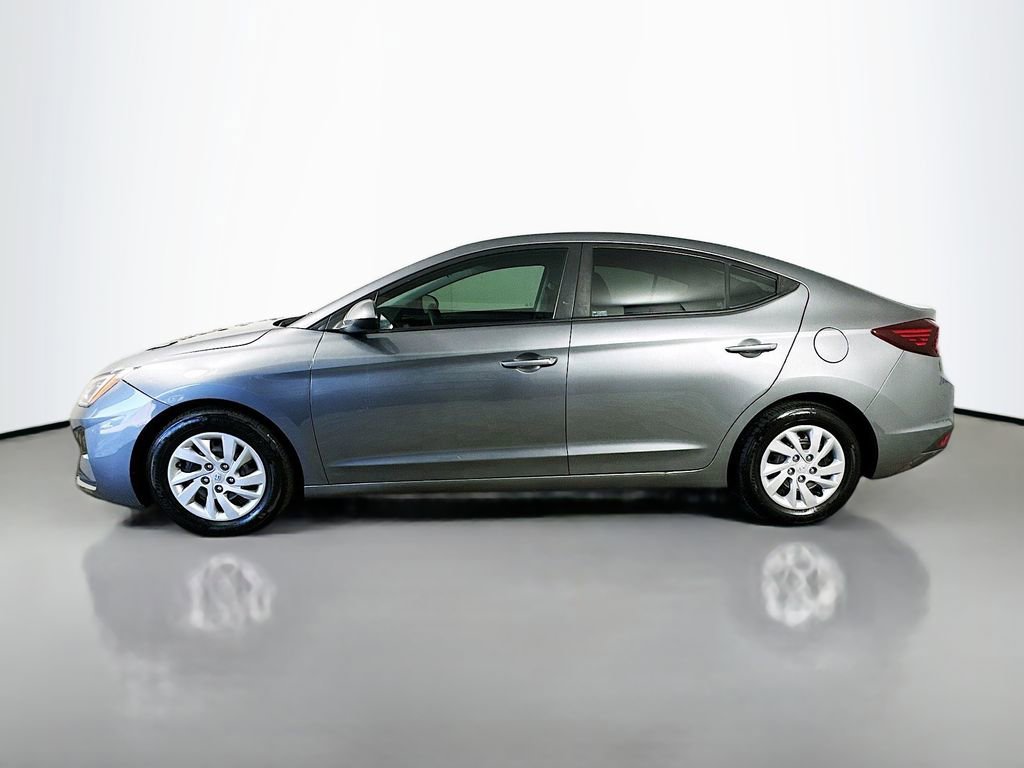 Used 2019 Hyundai Elantra SE w/ Cargo Package FWD image 4
