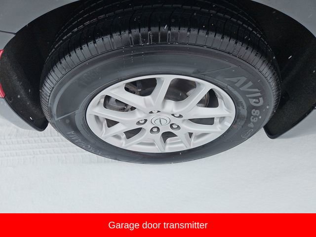 Used 2025 Chrysler Pacifica Select image 15