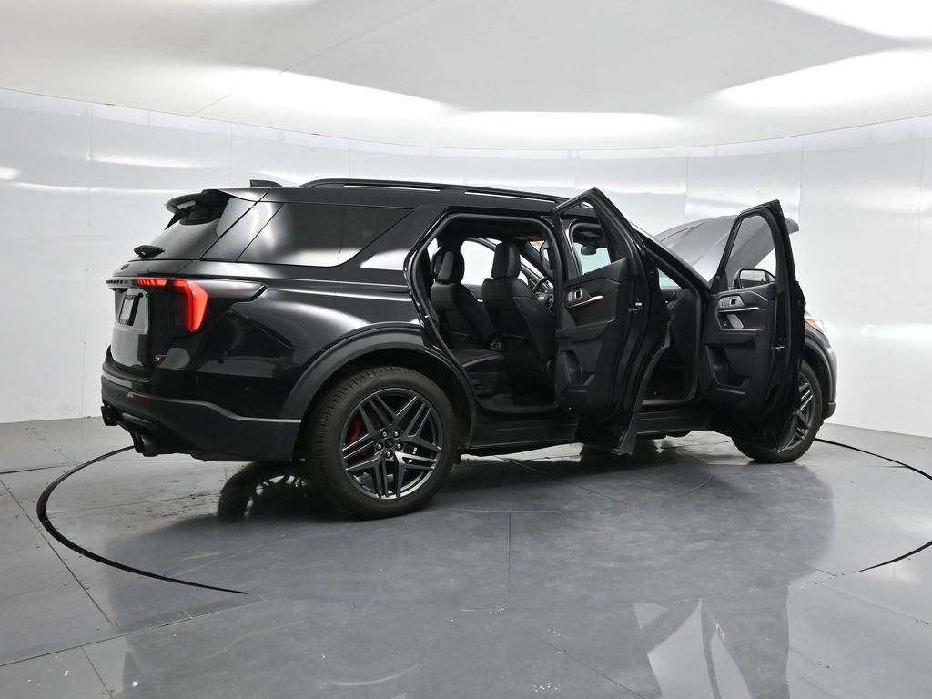 Used 2025 Ford Explorer ST image 5