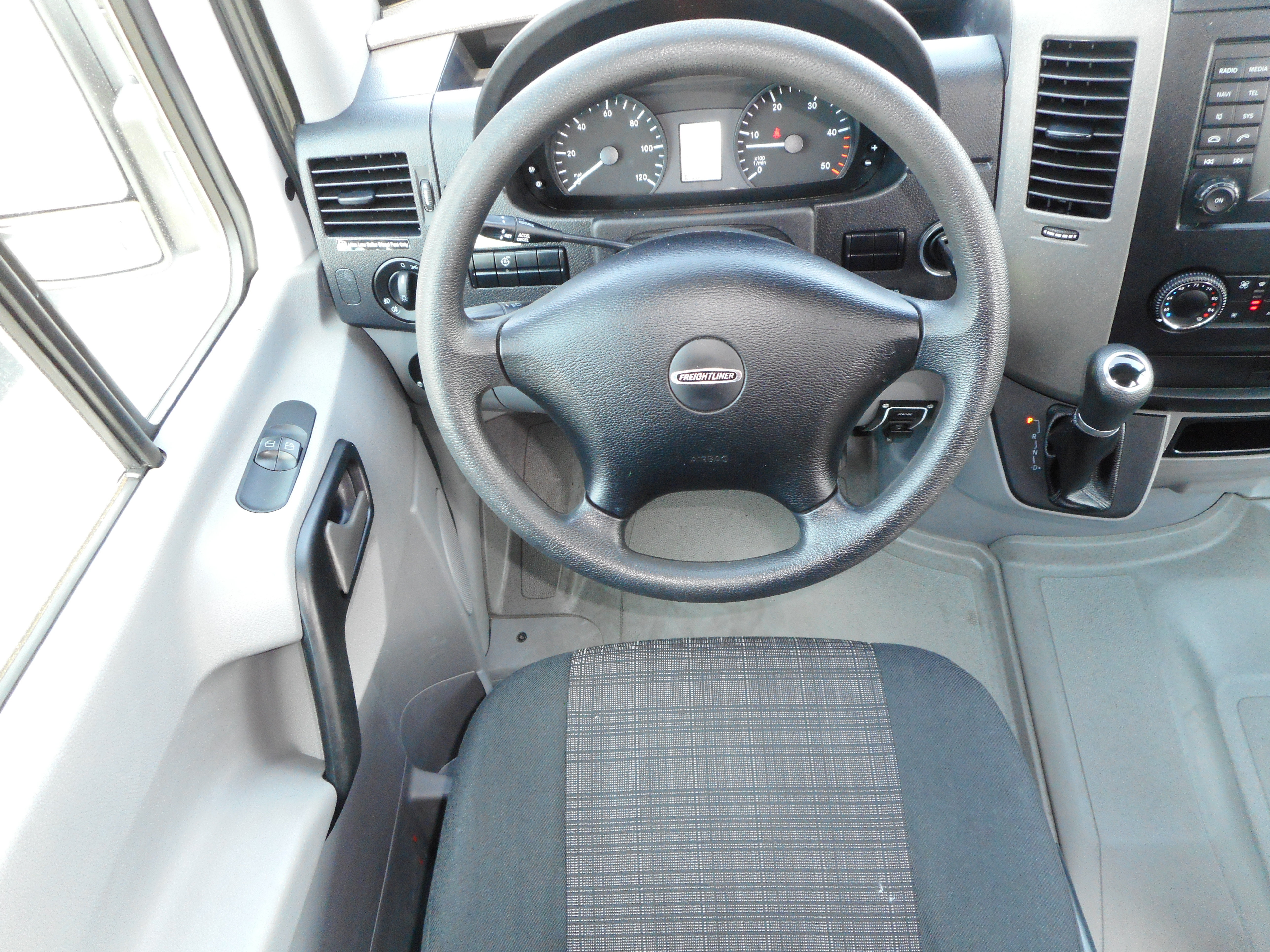 Used 2014 Freightliner Sprinter 2500 RWD image 25
