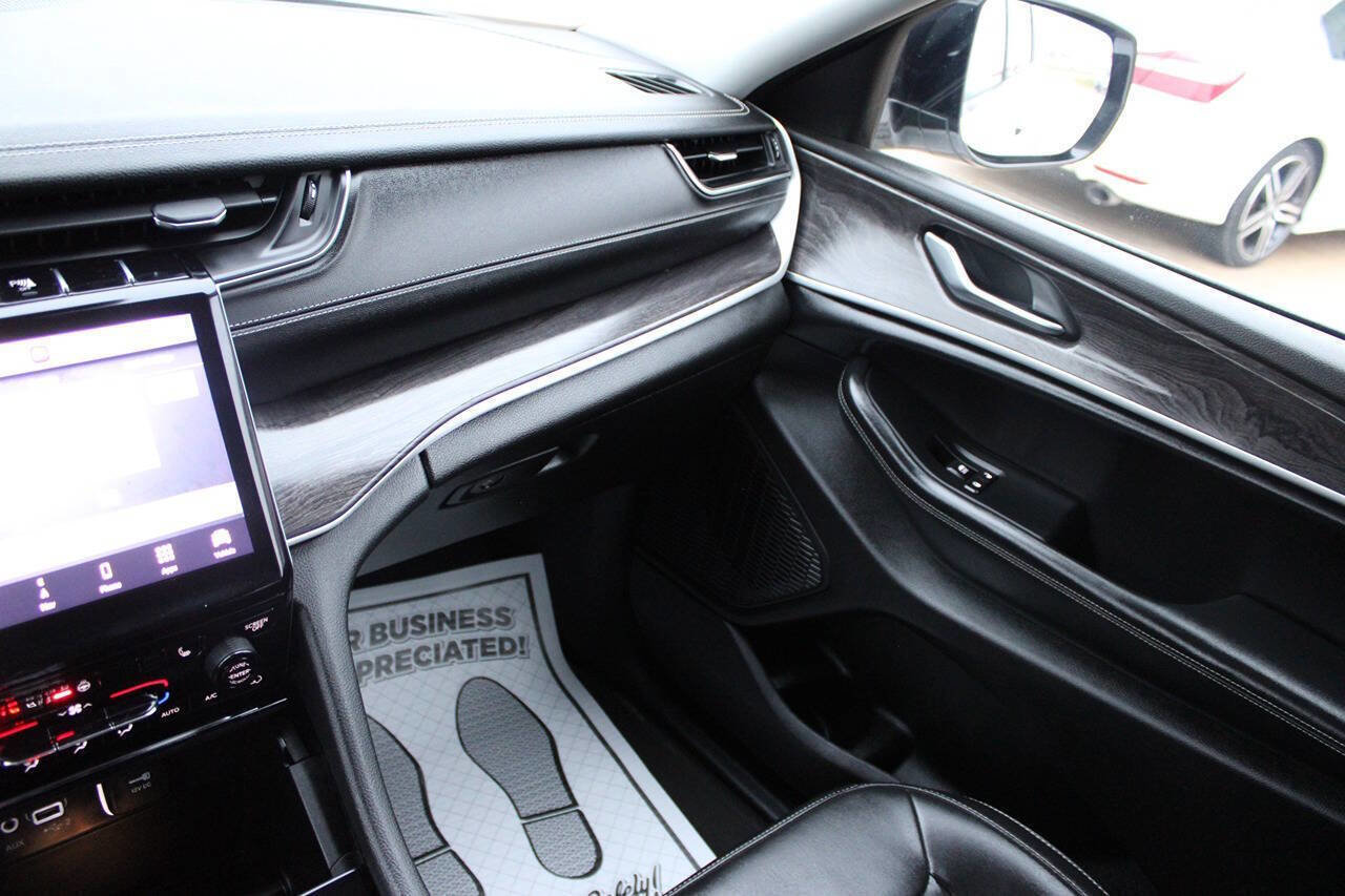 Used 2023 Jeep Grand Cherokee L Limited image 19