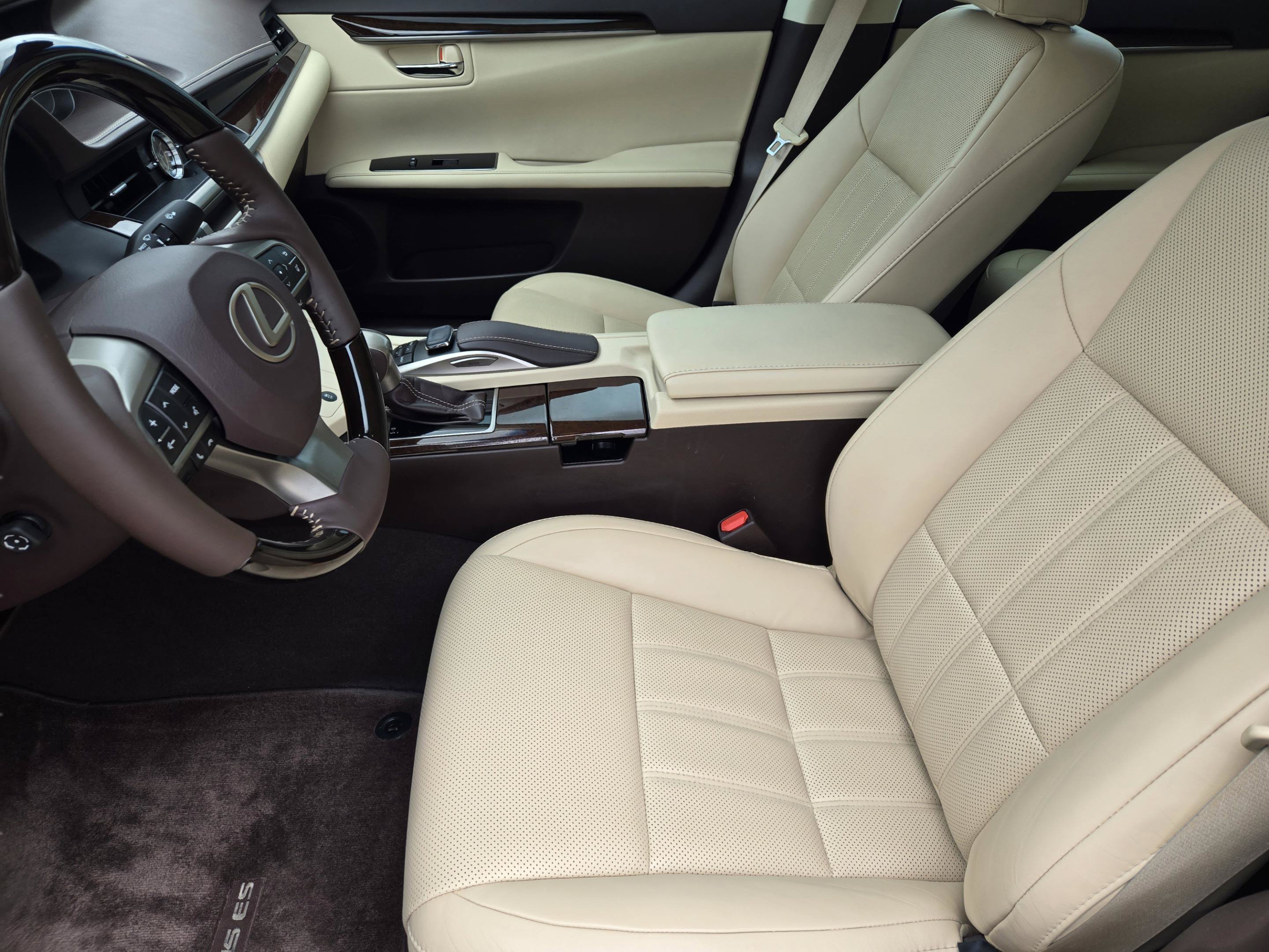 Used 2018 Lexus ES 350 w/ Luxury Package w/Wood Trim FWD image 9