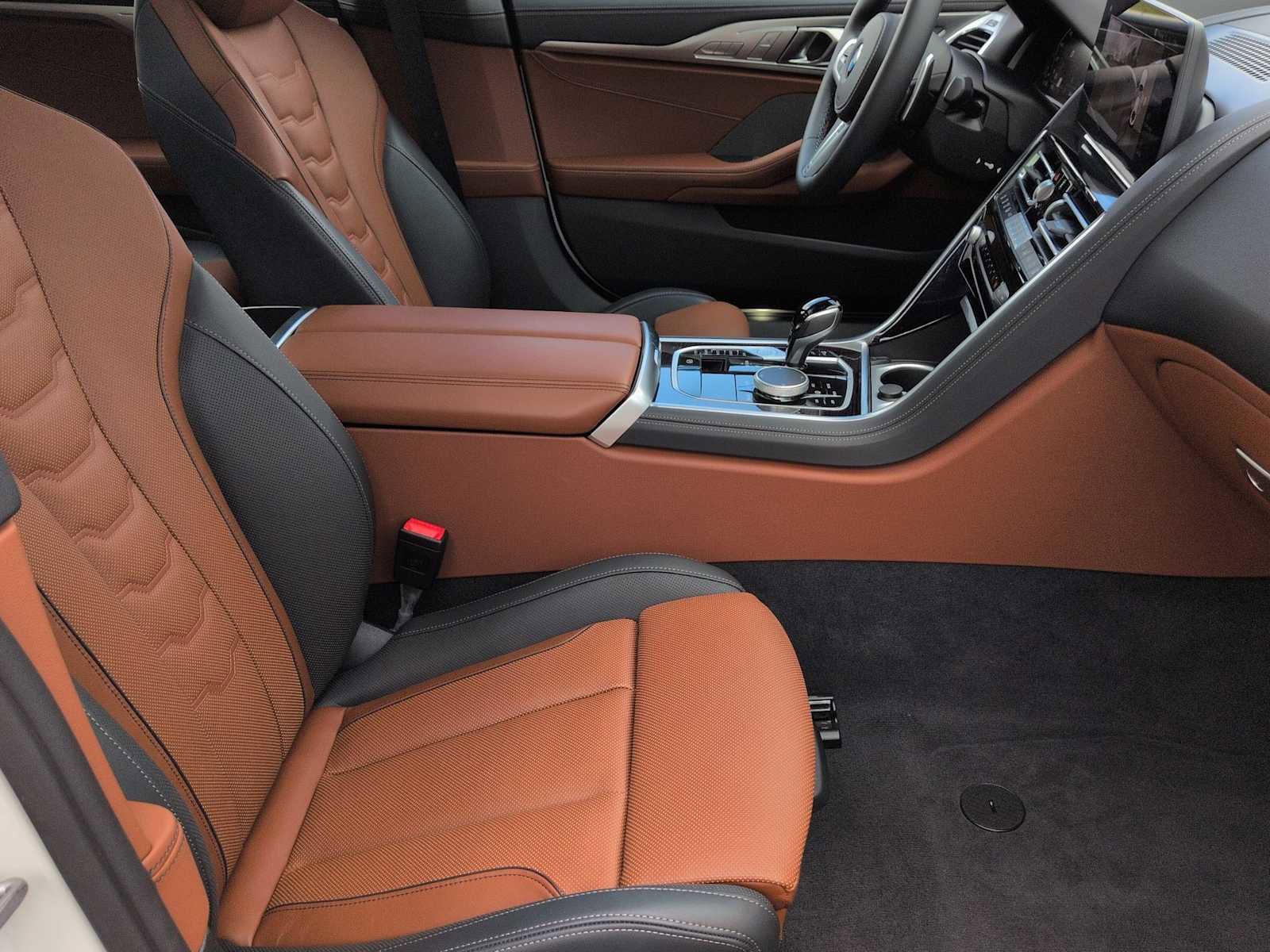 Used 2025 BMW M850i xDrive image 23