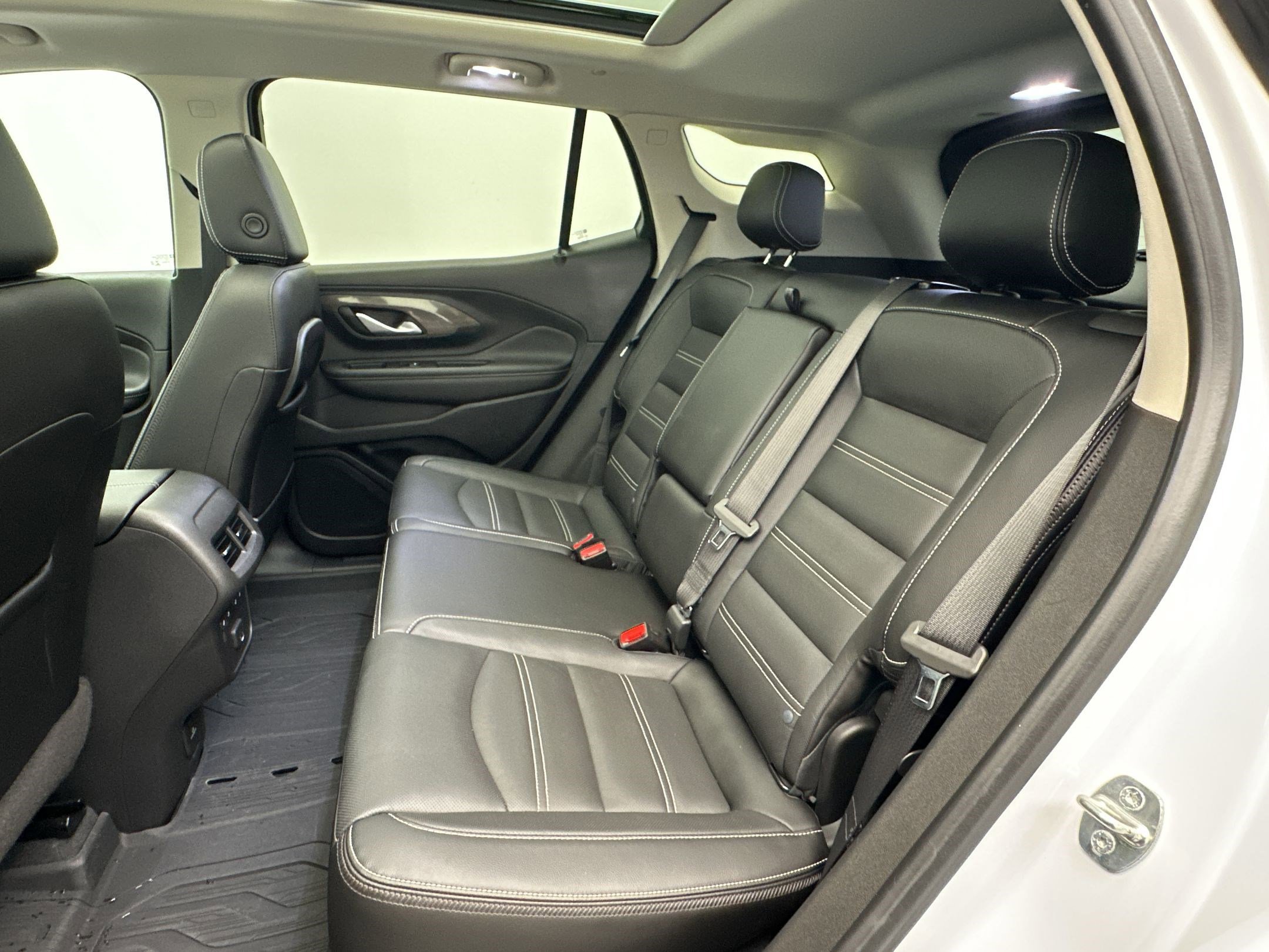 Certified 2022 GMC Terrain Denali w/ Denali Premium Package AWD/4WD image 14