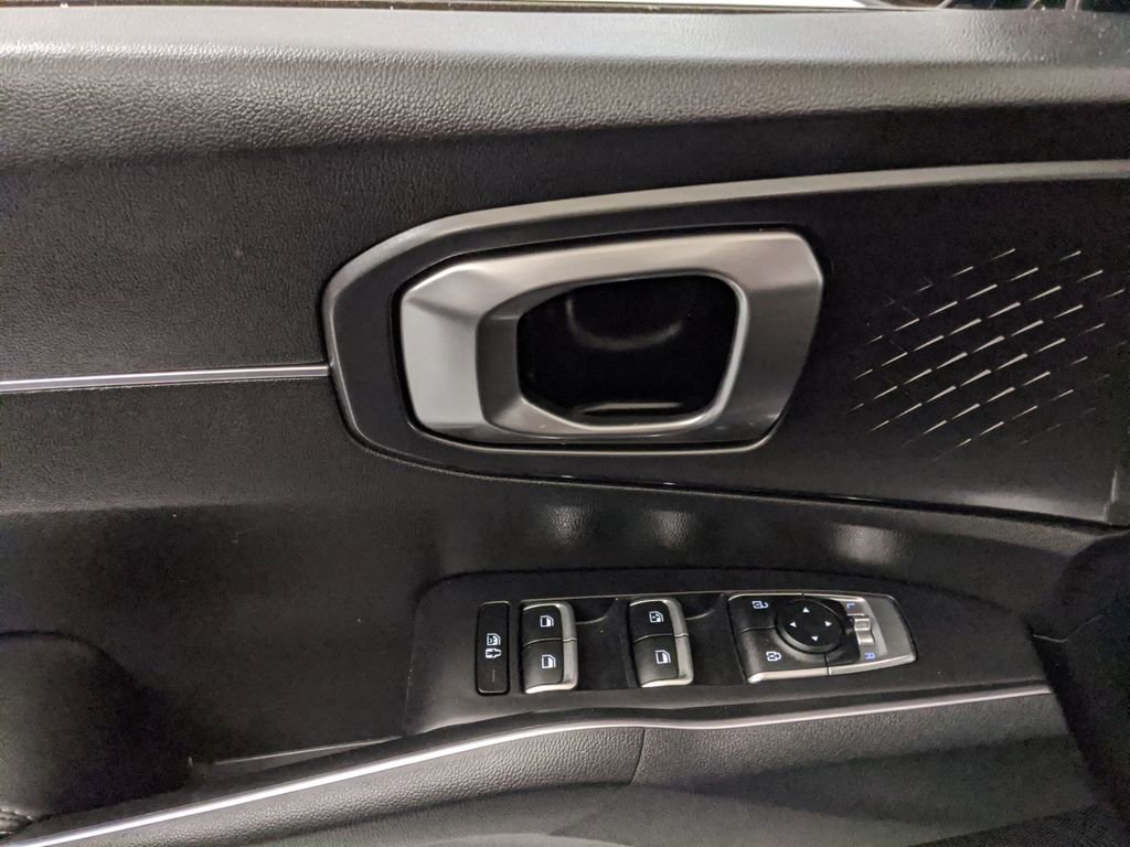 Used 2023 Kia Sorento LX FWD image 15