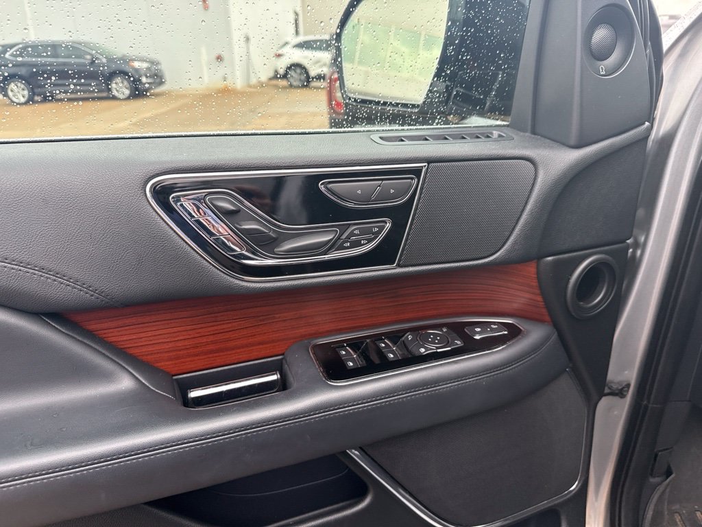 Used 2022 Lincoln Navigator Reserve RWD image 6