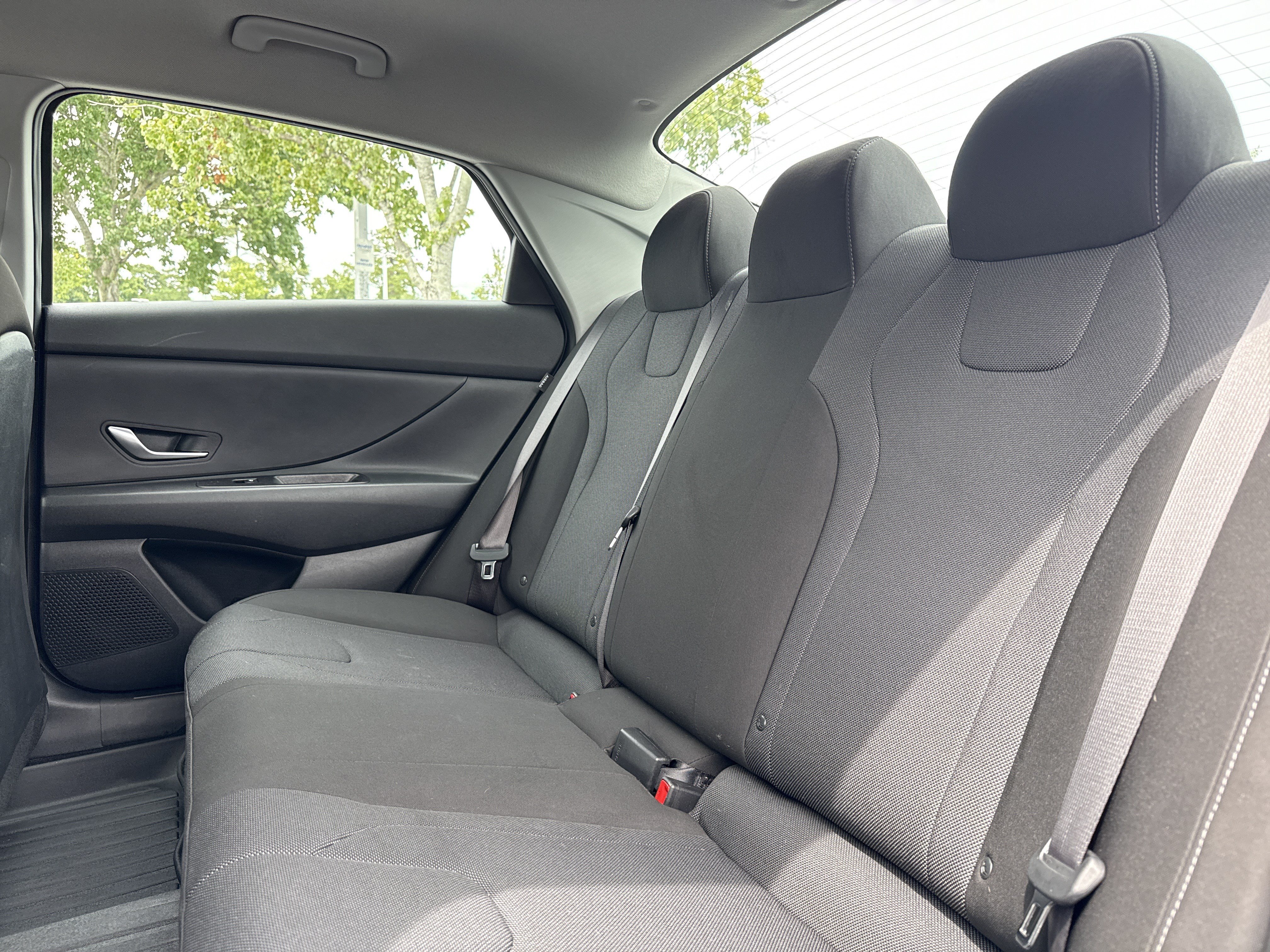 Used 2025 Hyundai Elantra SE FWD image 29