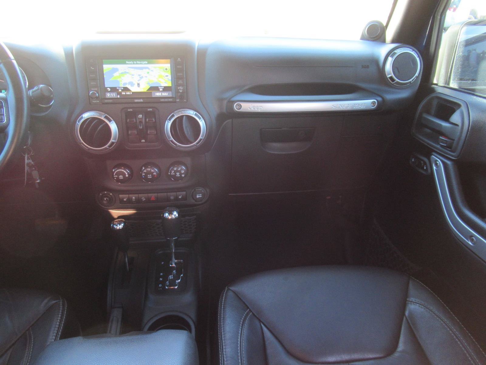Used 2013 Jeep Wrangler Unlimited Sahara w/ Connectivity Group AWD/4WD image 14