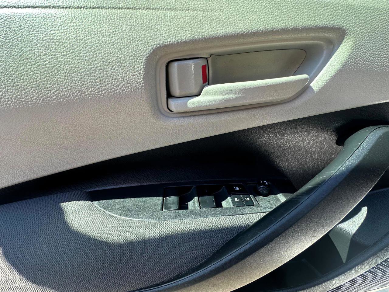 Used 2022 Toyota Corolla LE FWD image 18