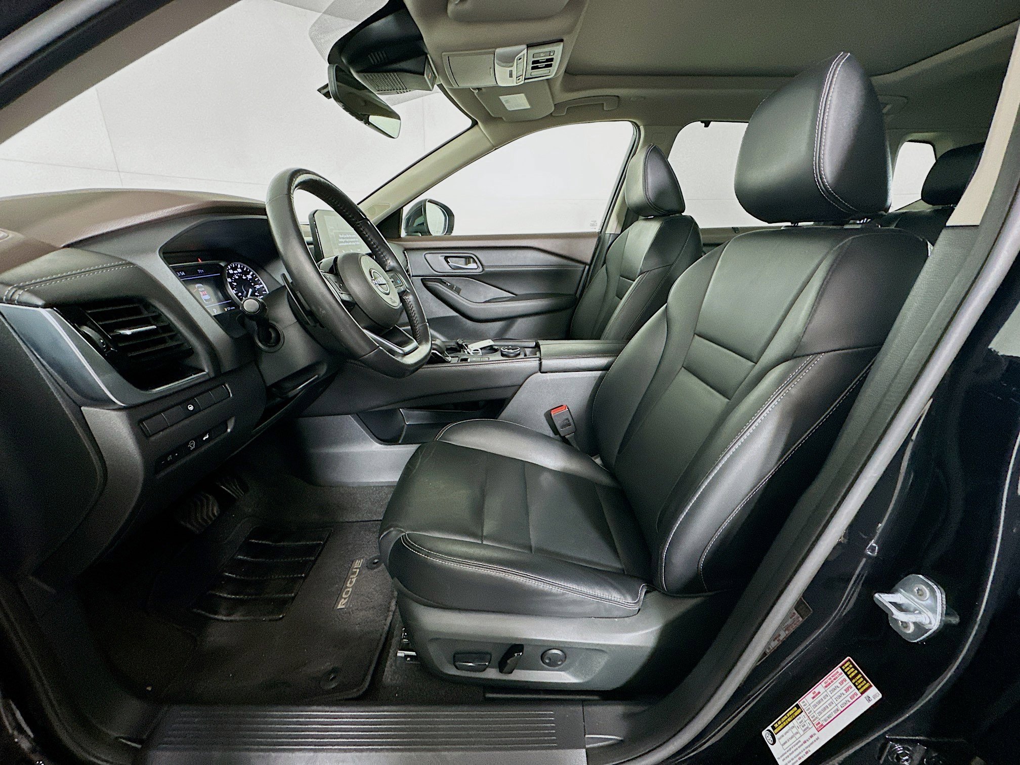 Used 2023 Nissan Rogue SL w/ SL Premium Package image 13