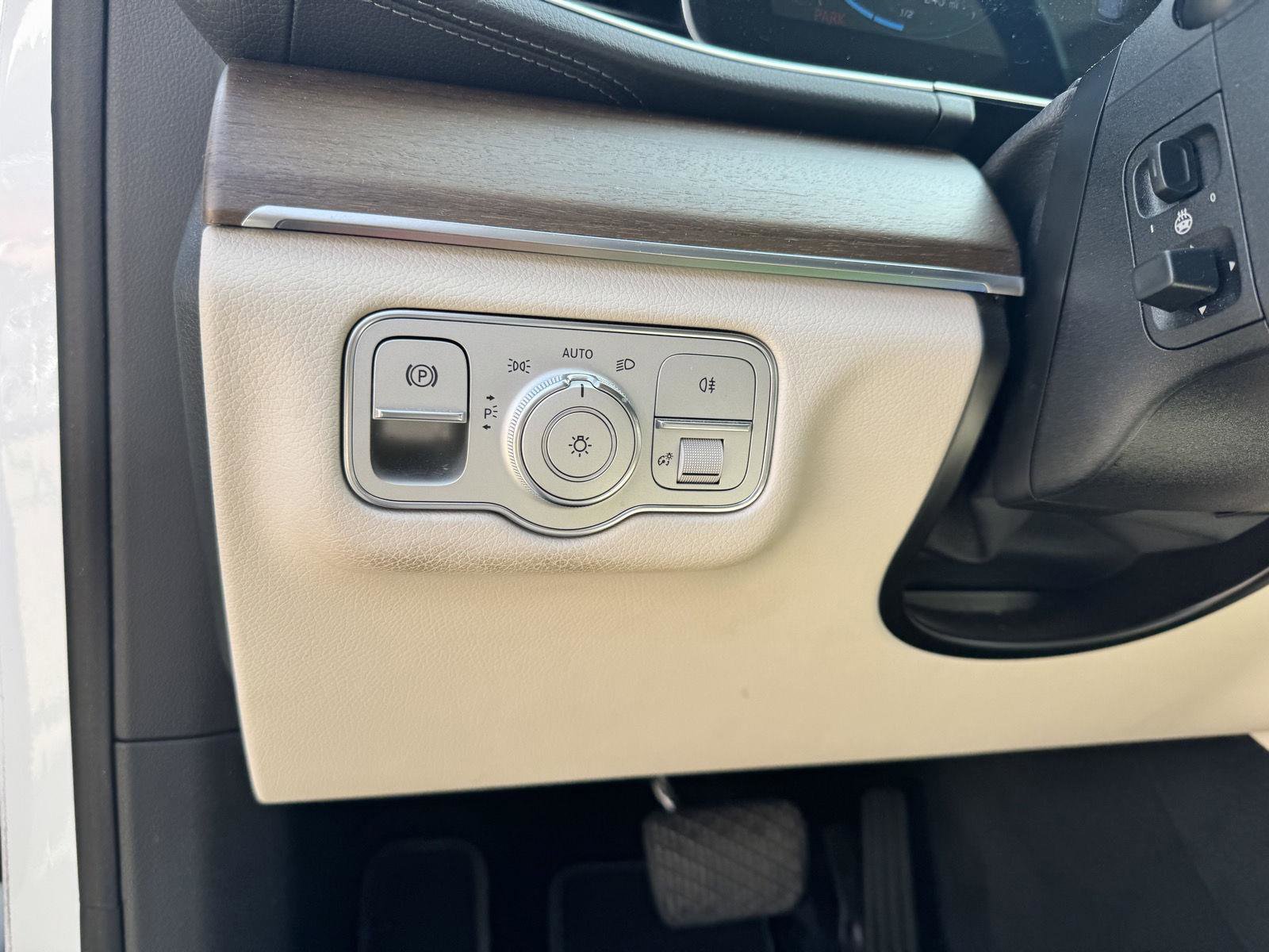Used 2021 Mercedes-Benz GLS 450 4MATIC image 7
