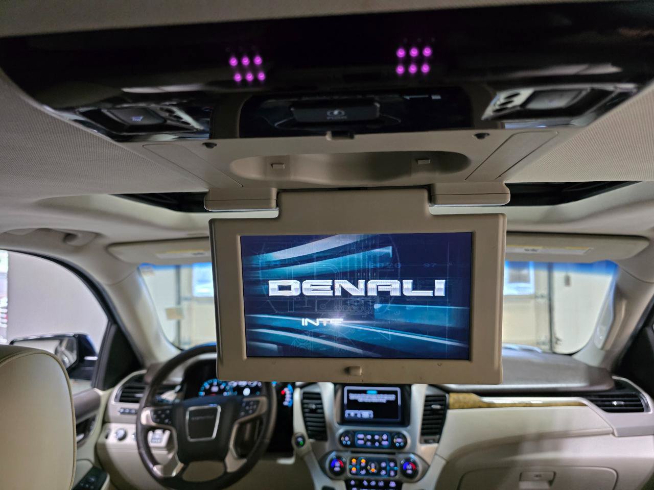 Used 2017 GMC Yukon XL Denali w/ Open Road Package AWD/4WD image 28