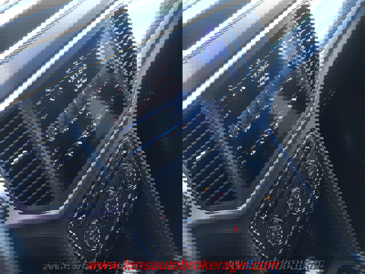 Used 2021 Volkswagen Atlas Cross Sport SE image 14