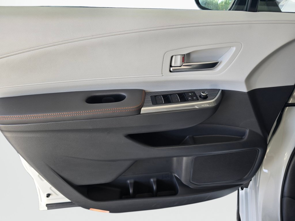 Used 2024 Toyota Sienna XSE AWD/4WD image 32