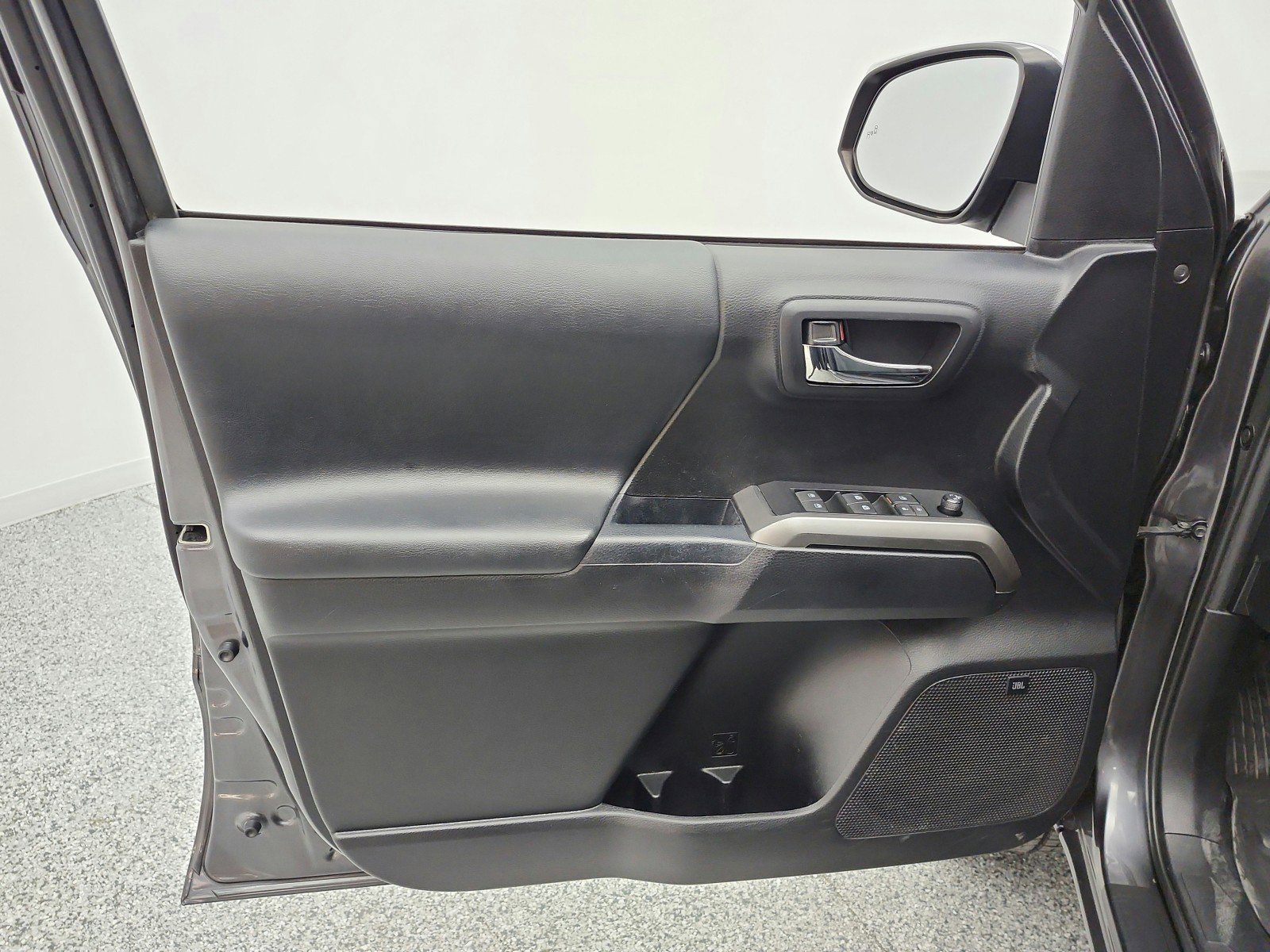 Used 2019 Toyota Tacoma Limited AWD/4WD image 14