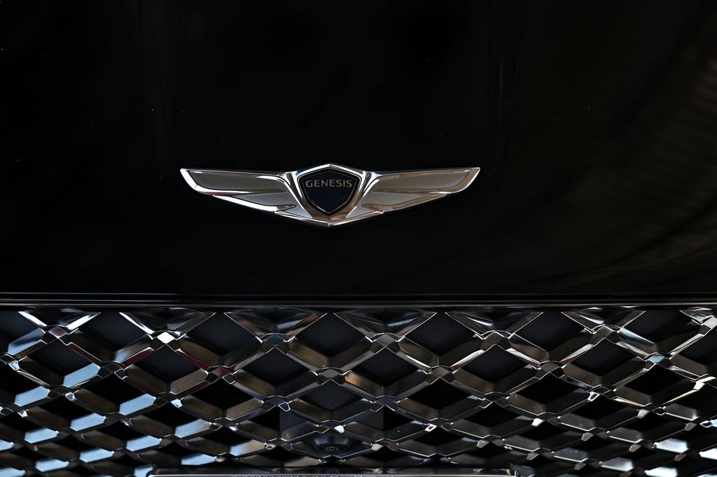 Used 2023 Genesis GV70 2.5T w/ Sport Prestige Package image 15