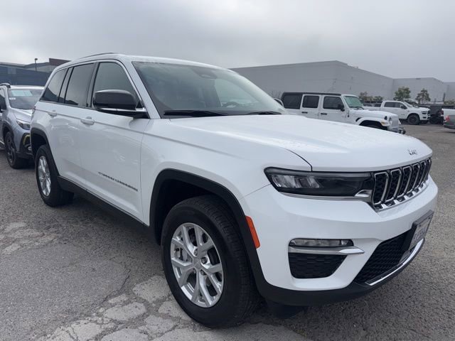 Used 2023 Jeep Grand Cherokee Limited image 3